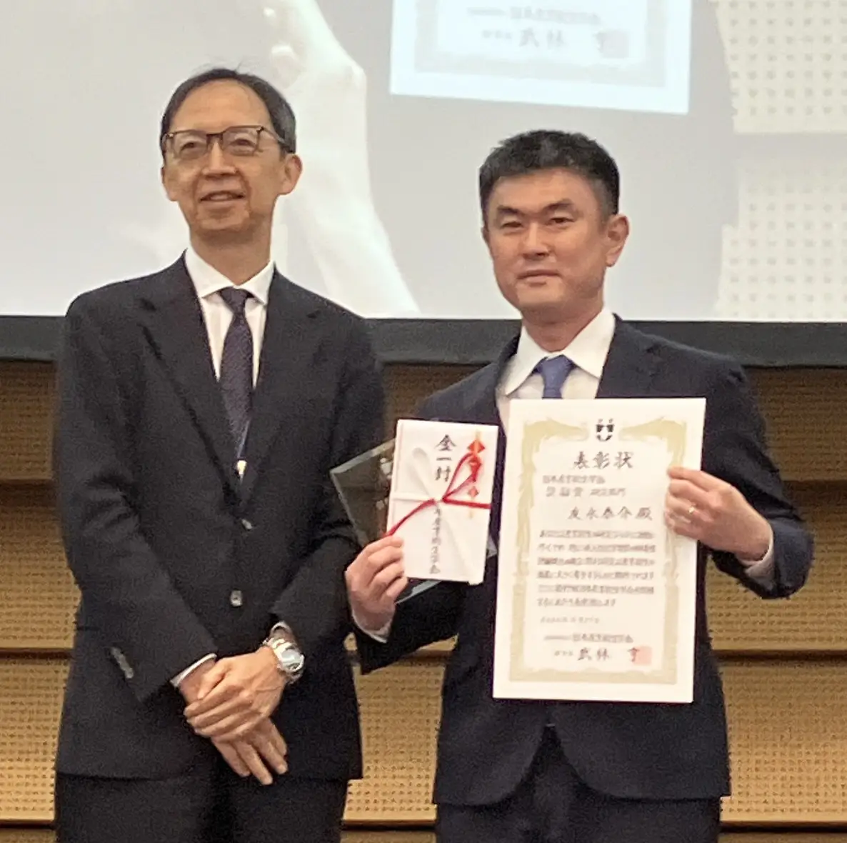 武林亨理事長と久保研究員